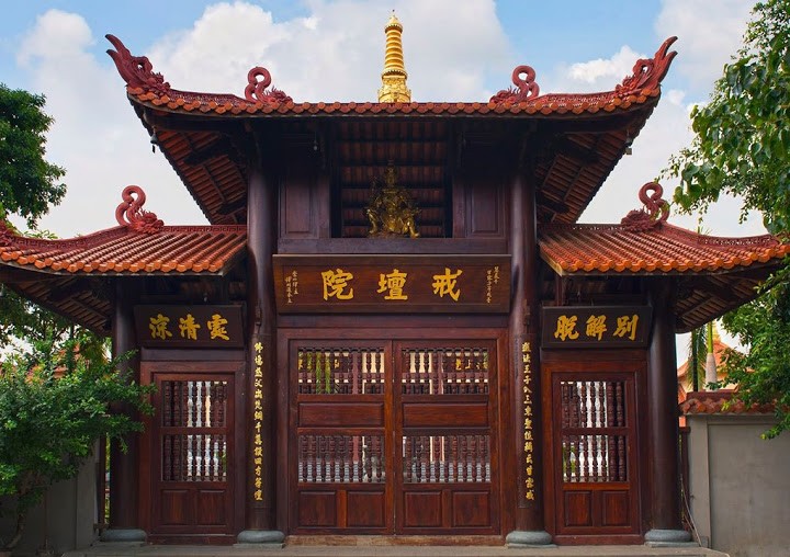 Cổng Nội viện Giới đài viện chùa Huệ Nghiêm
